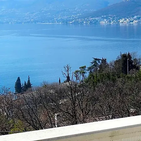 Lamia Na Uzvisini S Pogledom Na Otel Rijeka
